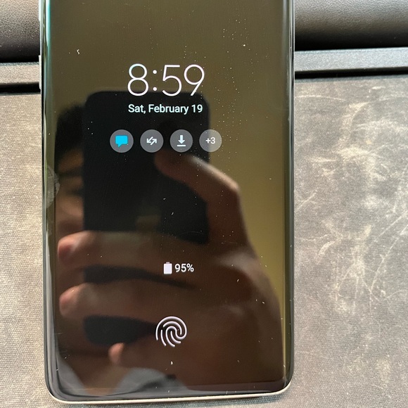 Barely used Samsung s10+ - Picture 2 of 5